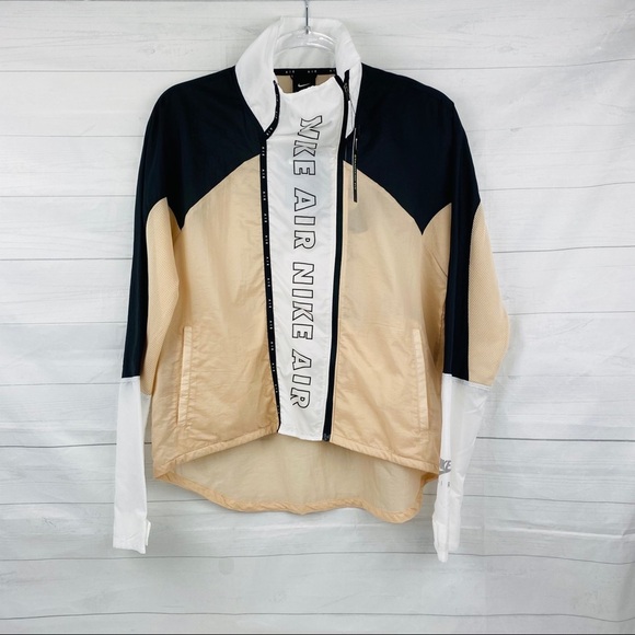 Nike| Women’s Nike Air light Jacket - Picture 2 of 10